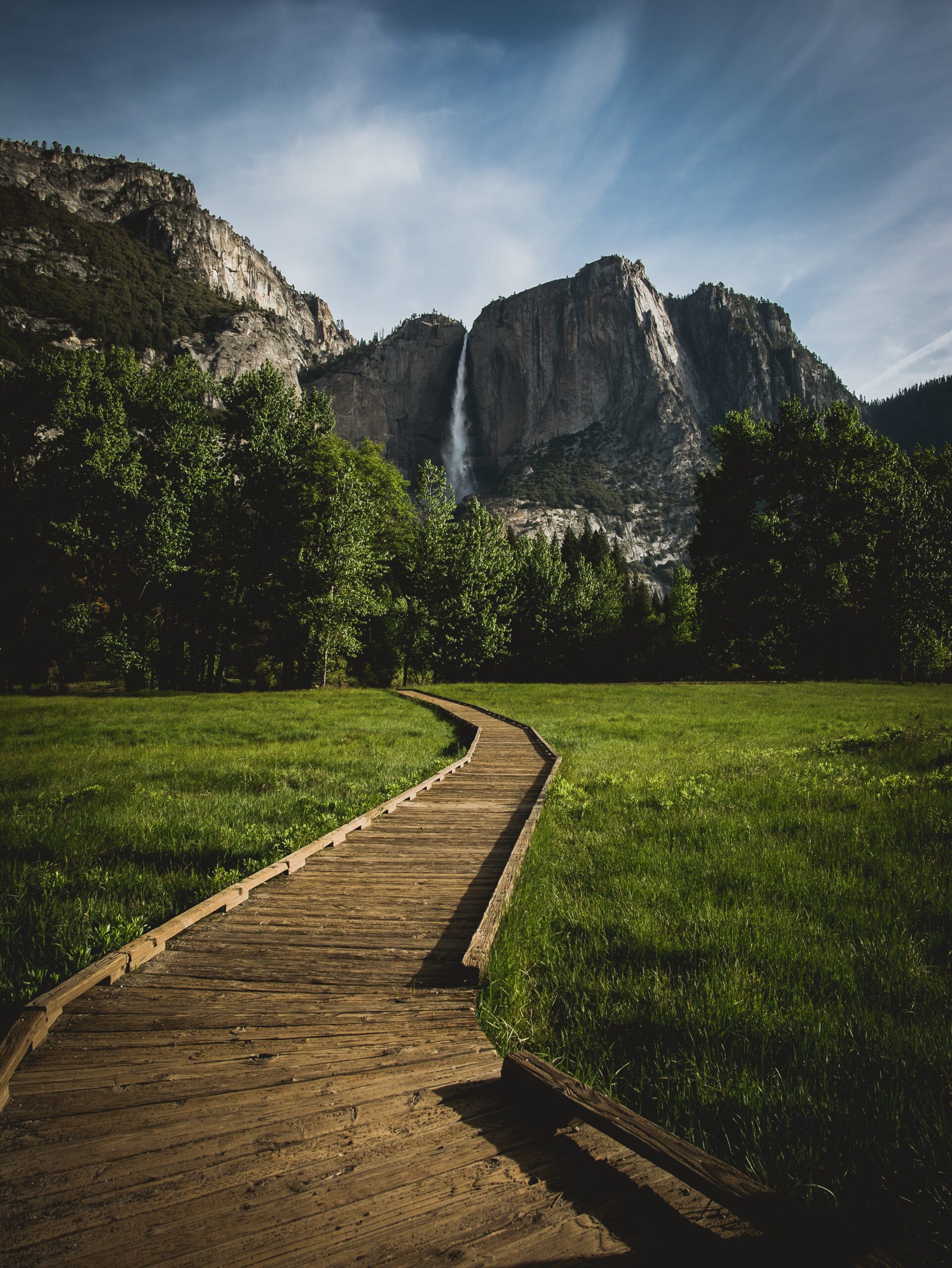 Wooden trail in the Yosemite park, nearby some of our clients hotels
